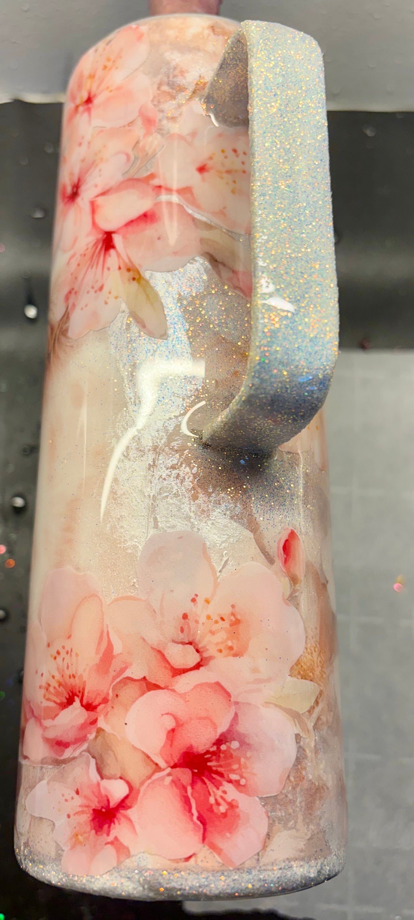 20 oz stainless steel tumbler with handle and adorable highland cow vinyl print with flowers